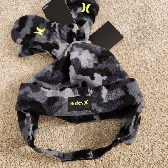 NWT Toddler Boys Grey Camo Hurley 2pc Set Includes Hat and Gloves - Picture 2 of 5